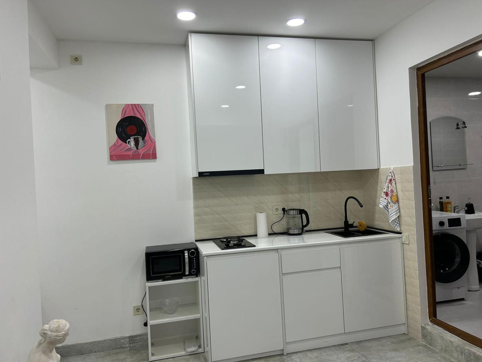 White Corner In Old Tbilisi Apartment Exterior photo
